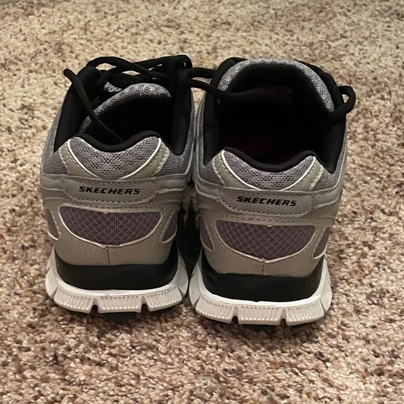 Sketchers Sneakers - Picture 3 of 6